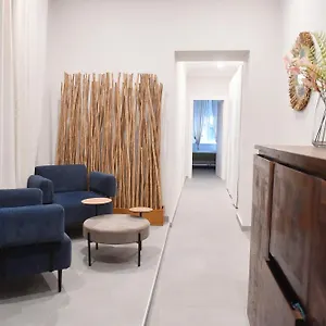 Chiaia 100 , Napoli Italia